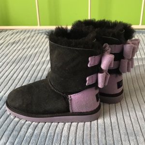 black/lavender uggs
